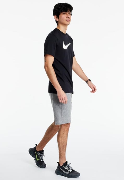 Nike T-shirt met Swoosh-logo in zwart - Image 4