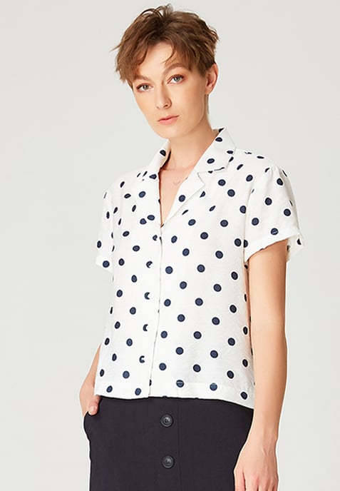 Shirt with short sleeves and polka dot print