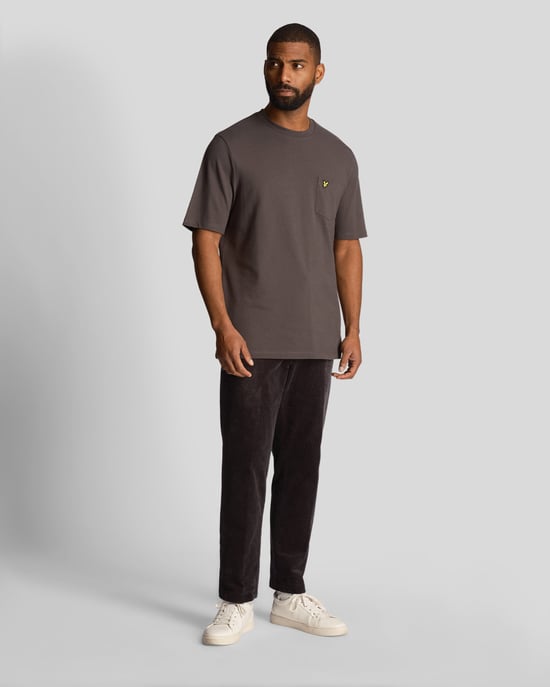 Plain Pique Pocket T-Shirt i mörkgrått för herrar - Image 2