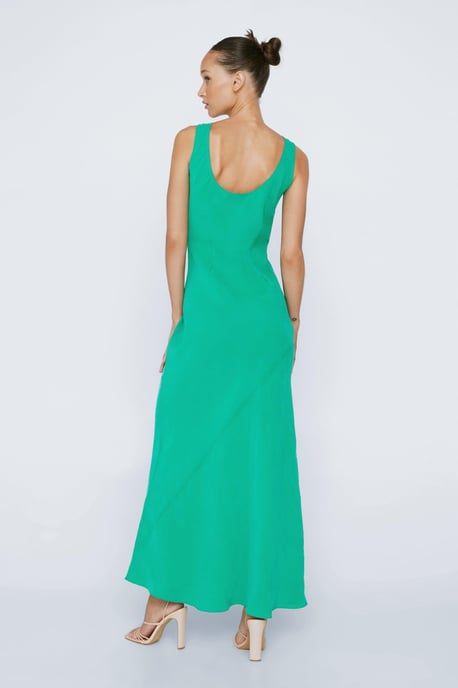 Petite Premium Scoop Neck Maxi Dress