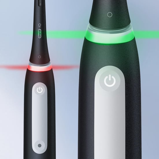 Oral-B iO4 Electric Toothbrush with Toothbrush Head & Travel Case, Black - Image 5