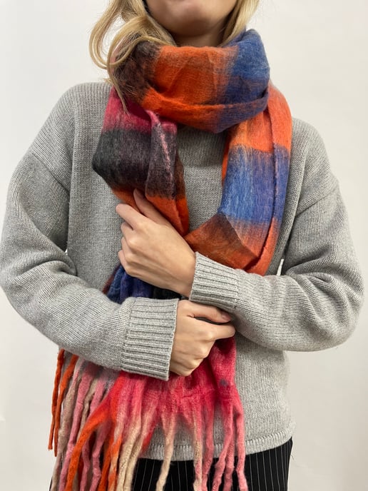 Soft Chunky Checked Scarf with Tassels in Blue Berry
