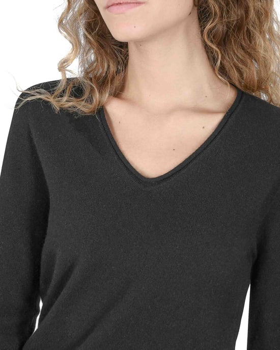 Crown Of Edinburgh Cashmere Womens V Neck Sweater Coe 0022 Black - Image 3