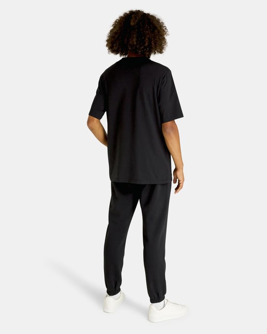 Men's Lyle & Scott Ripple Logo Jogger in Black - Image 3