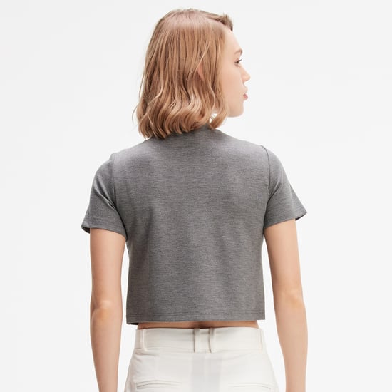 Crop t-shirt med Typo-tryck - Image 4
