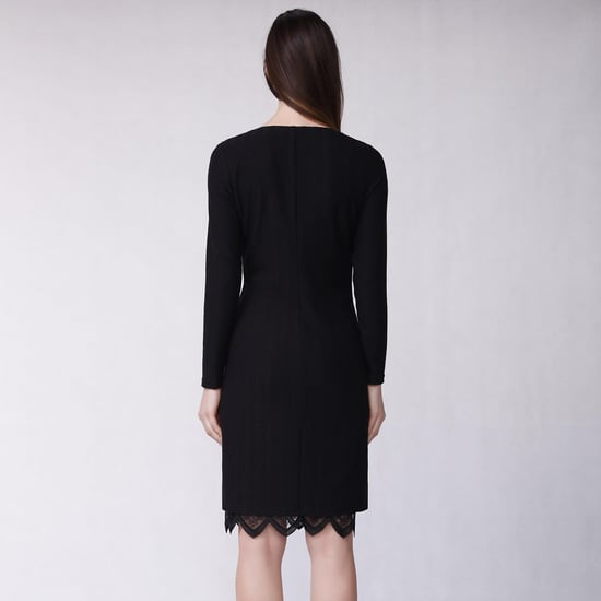 Knit wrap dress with scalloped edge lace - Image 2