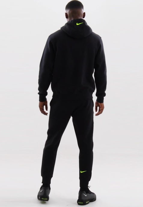 Nike Standard Issue Moto Overhead Tracksuit in Black - Image 2