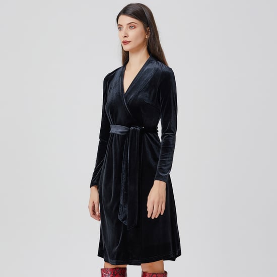 V neckline wrap velvet dress - Image 3