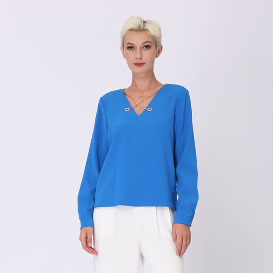 V -neck blouse en decoratieve ketting - Image 1
