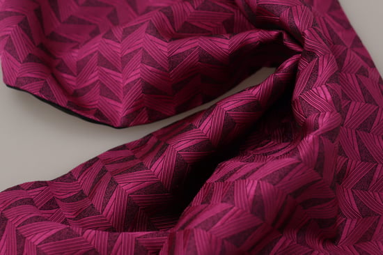 Dolce & Gabbana Magenta Geometriskt Mönstrat Sjalar Franjed Silkes Herrsjal - Image 5
