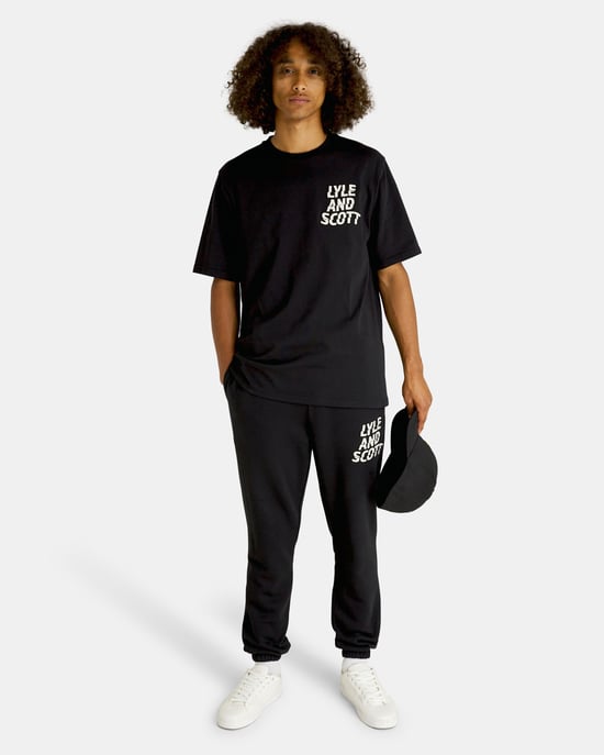 Men's Lyle & Scott Ripple Logo Jogger in Black - Image 2