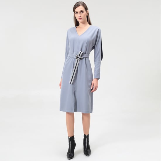 V-neck dress with bat sleeves