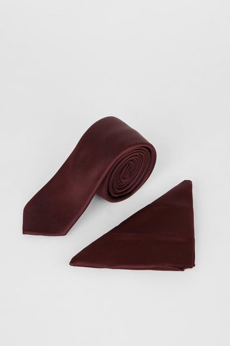 Burgundy Plain Tie And Pocket Square Set - Image 2