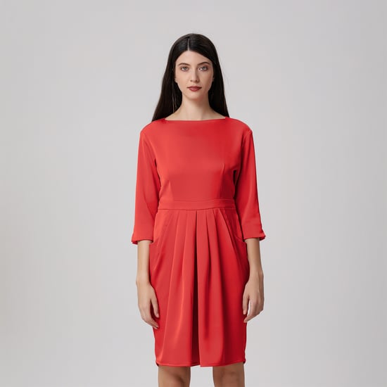 Pegged dress with pleats - Image 4