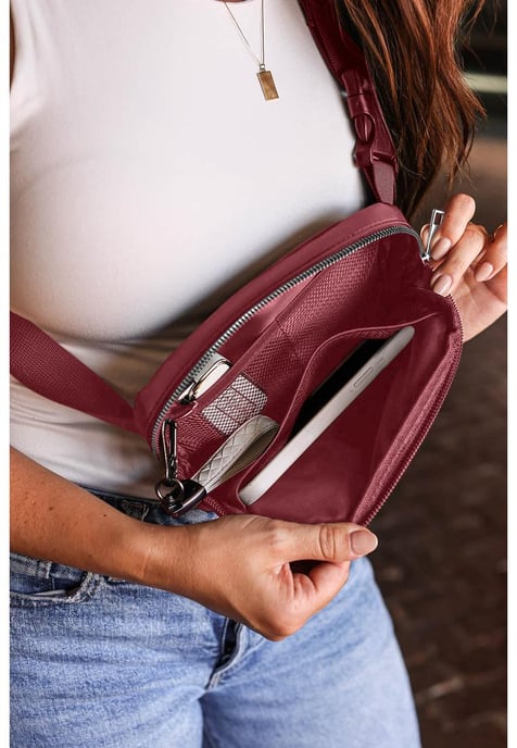 Unisex vattentät crossbody-väska med dragkedja i rött - Image 3
