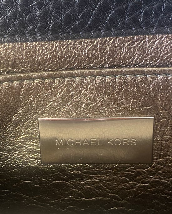 Michael Kors Clutchväska i grönt läder med ormskinnsmönster - Image 6