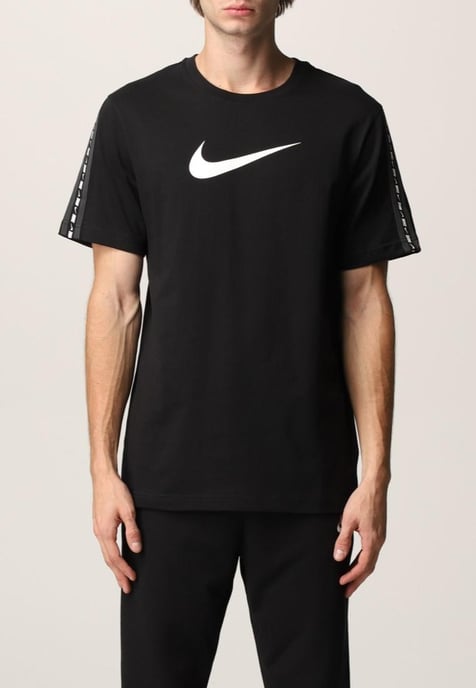 Nike Sportswear Repeat T-shirt Club in zwart - Image 1