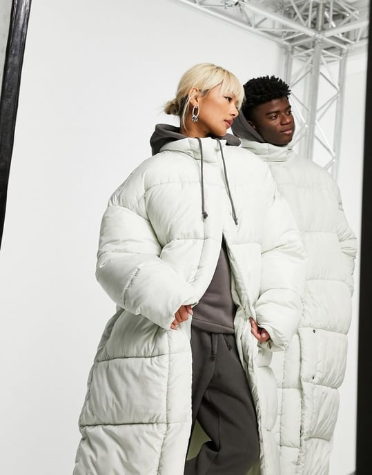 COLLUSION Unisex maxi puffer jacket in ecru-White - Image 3