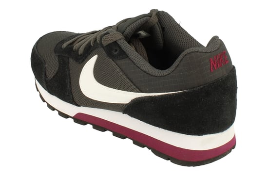 Nike MD Runner 2 Zwarte Schoenen Dames - Image 2