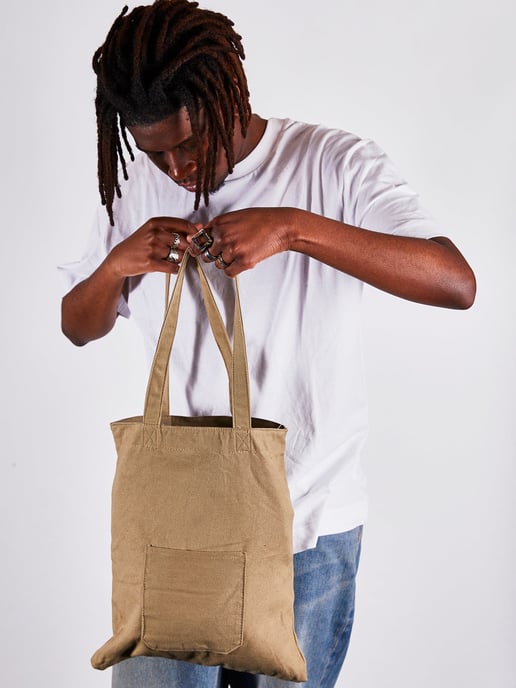 Linen tote bag with front pocket in bay leaf