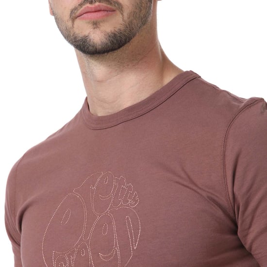 Men's Pretty Green Minoris Logo T-Shirt in Burgundy - Image 6