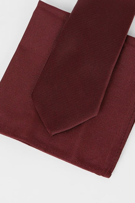 Burgundy Plain Tie And Pocket Square Set - Image 4