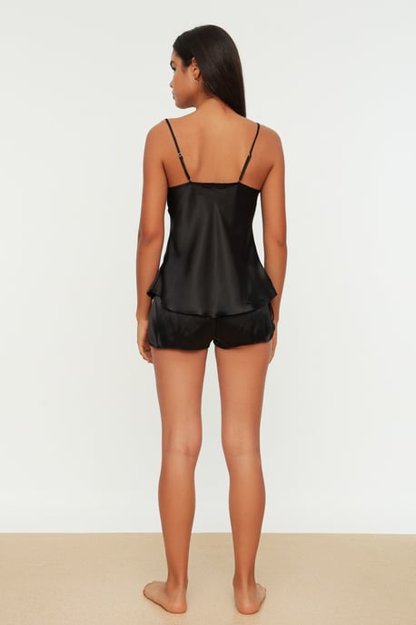 Trendyol Kvinnors Rundhalsad Pyjamas-set - Image 6