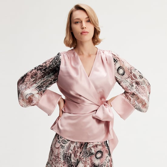 Cross Heart Top met bloemenprintmouwen - Image 1