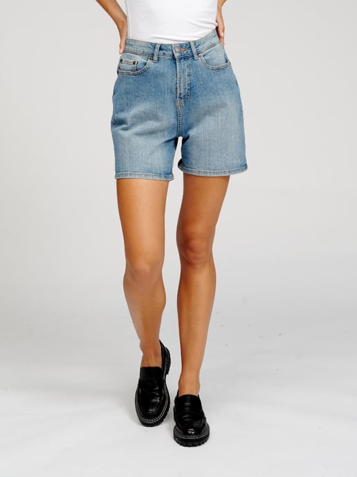 The Original Performance Performance Denim Shorts - Medium Blue Denim (Woman)