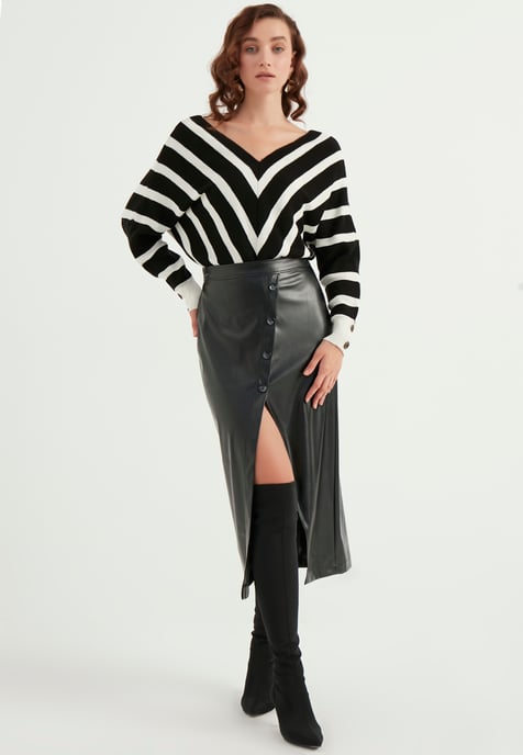 Buttoned Slit Faux Leather Skirt - Image 2