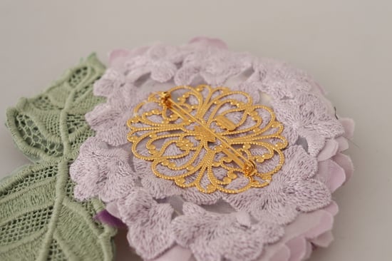 Dolce & Gabbana Lila Blommig Guldton Messing Brosch för Kvinnor - Image 4