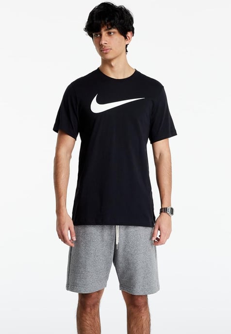 Nike T-shirt met Swoosh-logo in zwart - Image 1