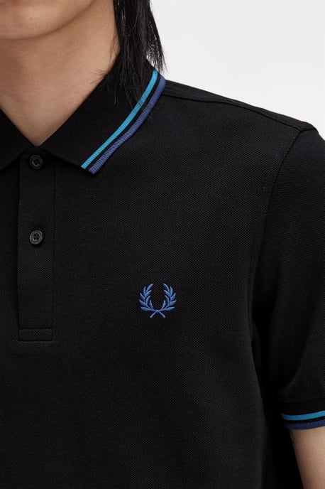 Fred Perry Men’s Twin Tipped Polo Shirt in Black - Image 5