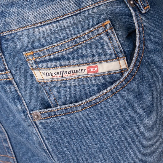 Diesel D Yennox taps toelopende medium blauwe jeans - Image 4