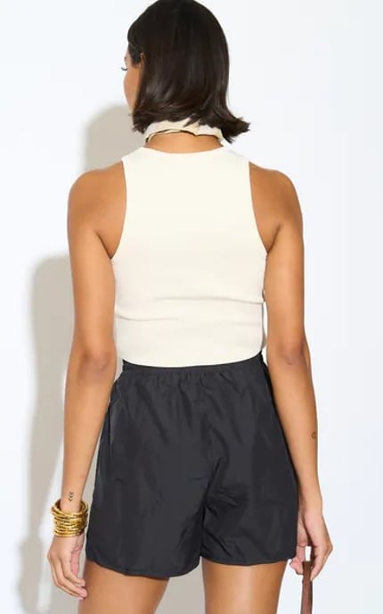 Svarta shorts med resår och hög midja - Image 4