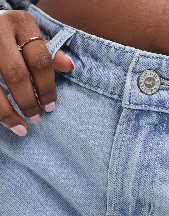 Hollister low rise relaxed baggy jean in light wash blue - Image 2