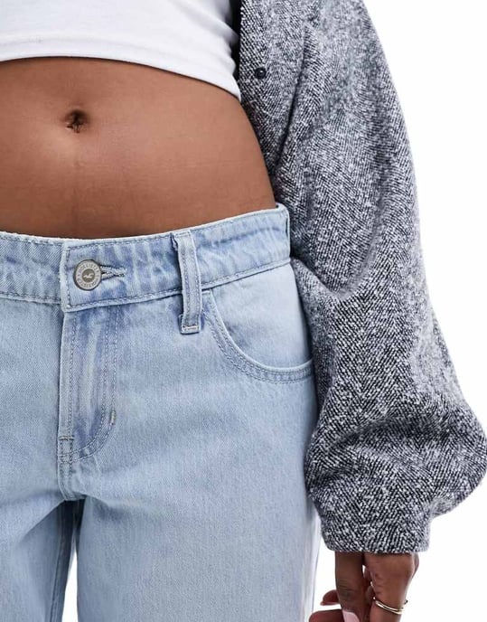 Hollister low rise relaxed baggy jean in light wash blue - Image 4
