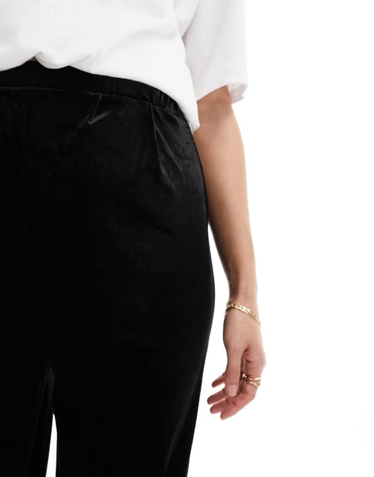 Mamalicious maternity velvet loose fit trouser in black - Image 4