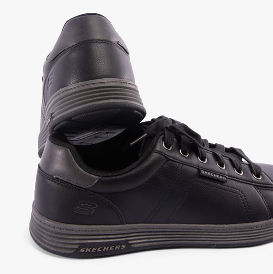 210946/BLK CAVELL - HENSLEY Mens Trainers Black - Image 5