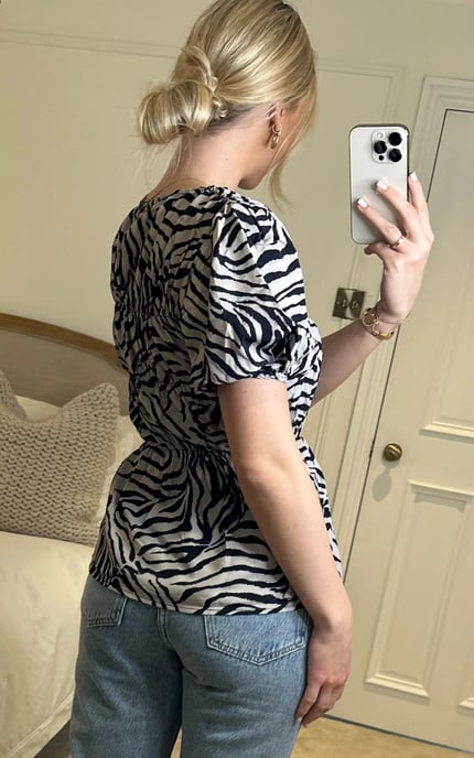 Mono Swirl Print Ruched Top - Image 4