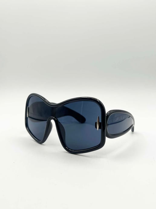 Square Oversized Mask Sunglasses in Black - Image 3
