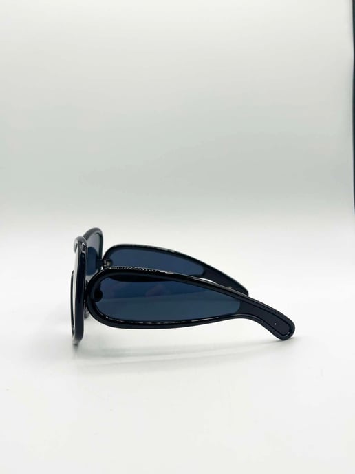 Square Oversized Mask Sunglasses in Black - Image 4
