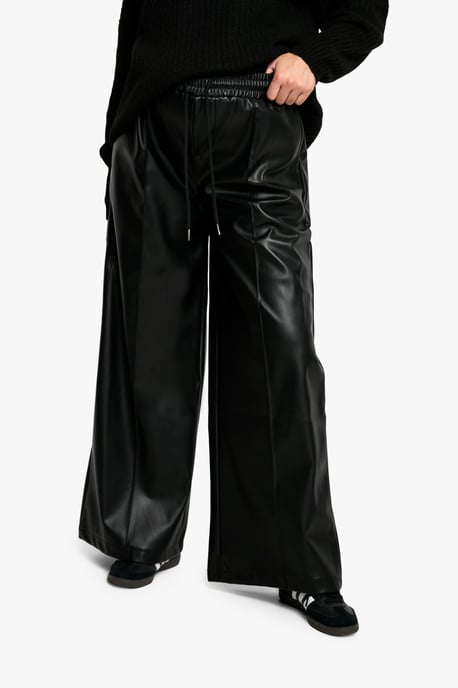 Maternity Elasticated Waist Pu Wide Leg Jogger - Image 4