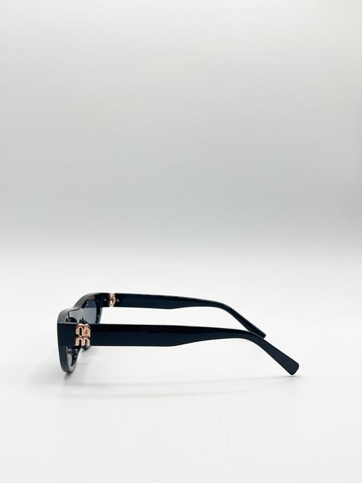 Retro Oval Sunglasses in Black - Image 5