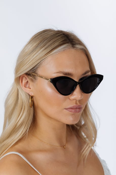 Cat-Eye Sunglasses in Black - Image 5
