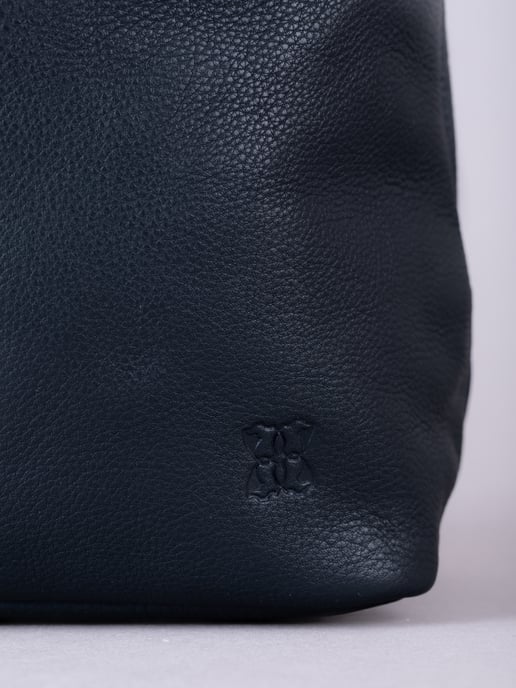 Winleigh Leather Shoulder Bag in Navy - Image 5