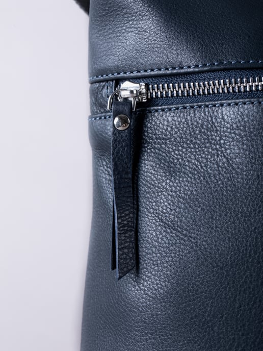 Winleigh Leather Shoulder Bag in Navy - Image 6