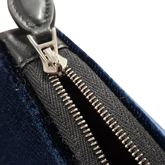 Alaïa Le Cœur Heart Clutch in Blue Velvet - Image 5