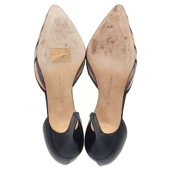 Manolo Blahnik Puntige Pumps in Multicolor Raffia - Image 6