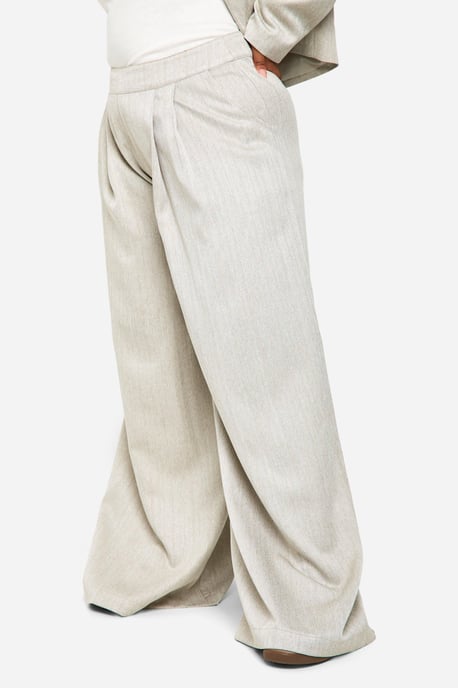 Plus Textured Pleat Front Extreme Wide Leg Trouser - Image 4